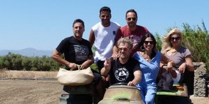 διάσημοι σε τρακτέρ στη Νάξο