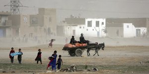 παιδια και ένα καρο 