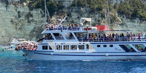 Χωρίς μέτρα στο πλοιάριο στους Παξούς