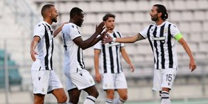 Πανηγυρίζουν οι παίκτες του ΠΑΟΚ