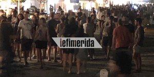 Συνωστισμός σε δρόμο της Πάρου