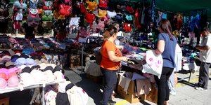 παζαρι παγκος με εσώρουχα 