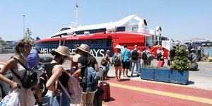 Πειραιάς πλοία ταξιδιώτες