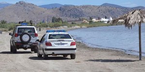 Περιπολικά στην παραλία