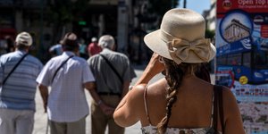 πλατη κοτσιδακι καπελο