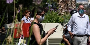 πολιτες με μασκα 