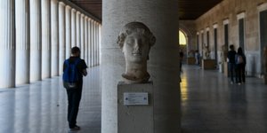 προτομη στη Στοά Αττάλου 