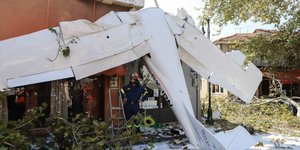 Στο σημείο έσπευσαν δυνάμεις της Αστυνομίας και της Πυροσβεστικής / Φωτογραφία: EUROKINISSI/ΛΑΣΚΑΡΗΣ ΤΣΟΥΤΣΑΣ