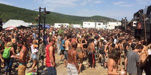 Πάνω από 10 000 άτομα σε ρέιβ πάρτι στη νότια Γαλλία