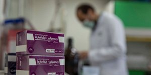 Κουτιά της ουσίας ρεμδεσιβίρης σε νοσοκομείο όπου νοσηλεύονται ασθενείς Covid-19