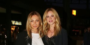 Η Ρούλα Ρέβη και η Ζέτα Μακρυπούλια σε βραδινή έξοδο