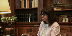 Σακελλαροπουλου πλάι