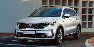 To νέο Kia Sorento μπαίνει…στην πρίζα