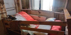 Κρεβάτι διαλυμένο από πλημμύρες