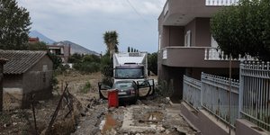 Καταστροφές σε σπίτια και δρόμους στην Εύβοια