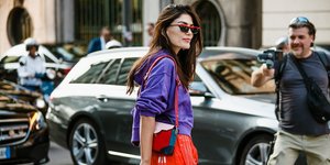 στιλάτη γυναίκα στην εβδομάδα μόδας του Μιλάνου