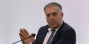 O Τάκης Θεοδωρικάκος μιλάει σε παρουσίαση