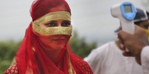 ινδη με κοκκινα 