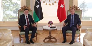 Σαρατζ και Ερντογάν σε συνάντηση