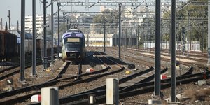 Τρένο του προαστιακού σε κίνηση