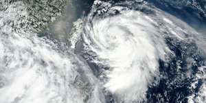 O τυφώνας Ησαΐας από δορυφόρο