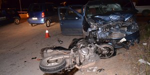 Τροχαίο με μηχανή και αυτοκίνητο διαλυμένα