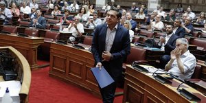 αλεξης τσιπρας στη βουλή 