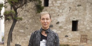 Ο Βασίλειος Κωστέτσος με μαύρο τζάκετ