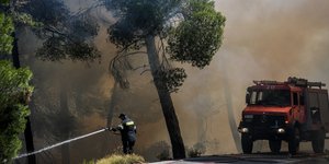 φωτια πυροσβέστης μανικα
