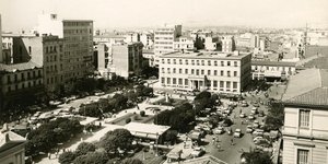 Το δημαρχείο Αθηναίων και η πλατεία Κοτζιά το 1951