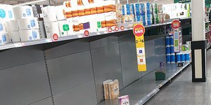 Αδεια τα ράφια των σούπερ μάρκετ στη Βρετανία