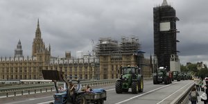 Αγρότες με τρακτέρ στο Λονδίνο, σε διαμαρτυρία για την μετά Brexit εποχή