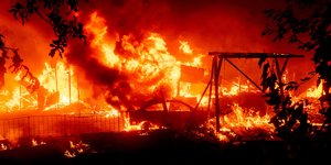 Φλεγόμενο αυτοκίνητο στην κομητεία Μπούτε της Καλιφόρνια