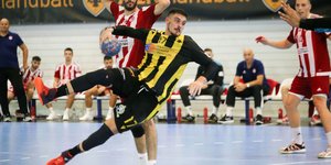 Φάση από το ΑΕΚ-Ολυμπιακός