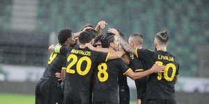 Οι παίκτες της ΑΕΚ πανηγυρίζουν το γκολ επί της Σεντ Γκάλεν