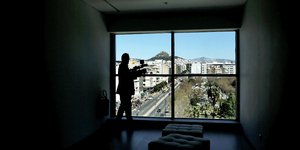 Παράθυρο με θέα την Αθήνα