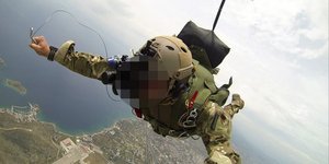 Ελληνας αλεξιπτωτιστής σε άσκηση