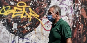 Ανδρας με μάσκα