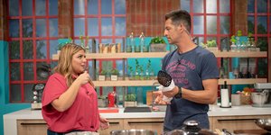 Ο Απόστολος Ρουβάς πίσω από την κουζίνα της εκπομπής «Πάμε Δανάη»