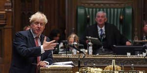 Ο Μπόρις Τζόνσον αγορεύει στην Βουλή