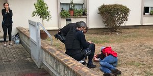Charlie Hebdo: Ξύπνησε μνήμες του 2015 η νέα αιματηρή επίθεση -Δύο δημοσιογράφοι τραυματίες