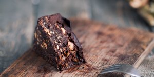 κομμάτι σοκολατένιο κέικ