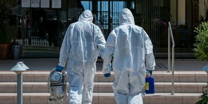 Κορωνοϊός: Πυκνώνουν τα κρούσματα στις κλειστές δομές