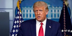 Ο Ντόναλντ Τραμπ στην ενημέρωση των ΜΜΕ