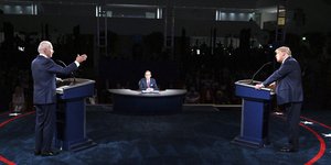 Ντόναλντ Τραμπ και Τζο Μπάιντεν στην πρώτη τους προεκλογική αναμέτρηση 