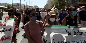 πορεια εκπαιδευτικοι μασκες