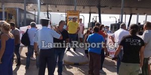 Έκλεισαν την εθνική οδό οι κάτοικοι των Καμένων Βούρλων