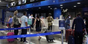 επιβατες πλατη στο Ελ Βενιζέλος