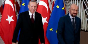 Ο Ρετζέπ Ταγίπ Ερντογάν με τον Σαρλ Μισέλ