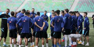 Οι παίκτες της Εθνικής Ελλάδας ποδοσφαίρου συγκεντρωμένοι στην προπόνηση